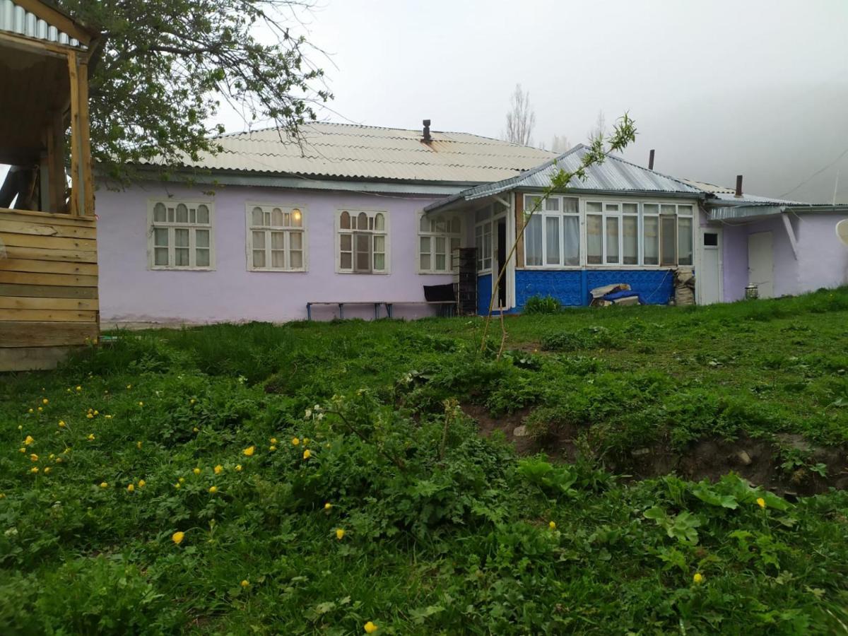 Xinaliq Khinalig Izzet'S Riverside Home Stay Exterior photo