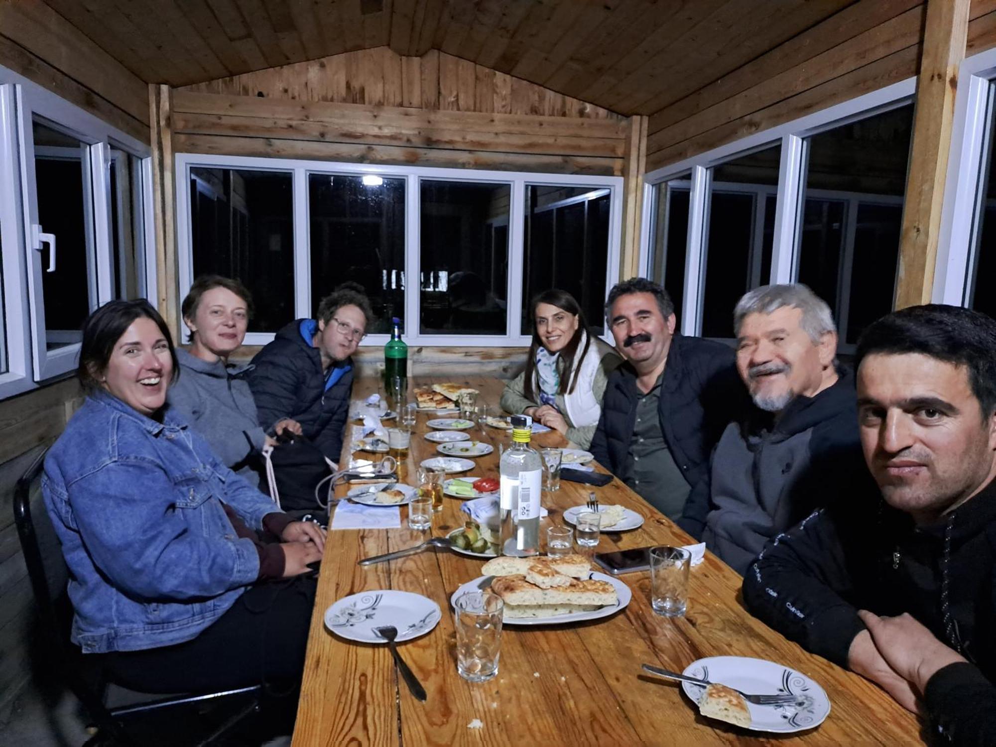 Xinaliq Khinalig Izzet'S Riverside Home Stay Exterior photo