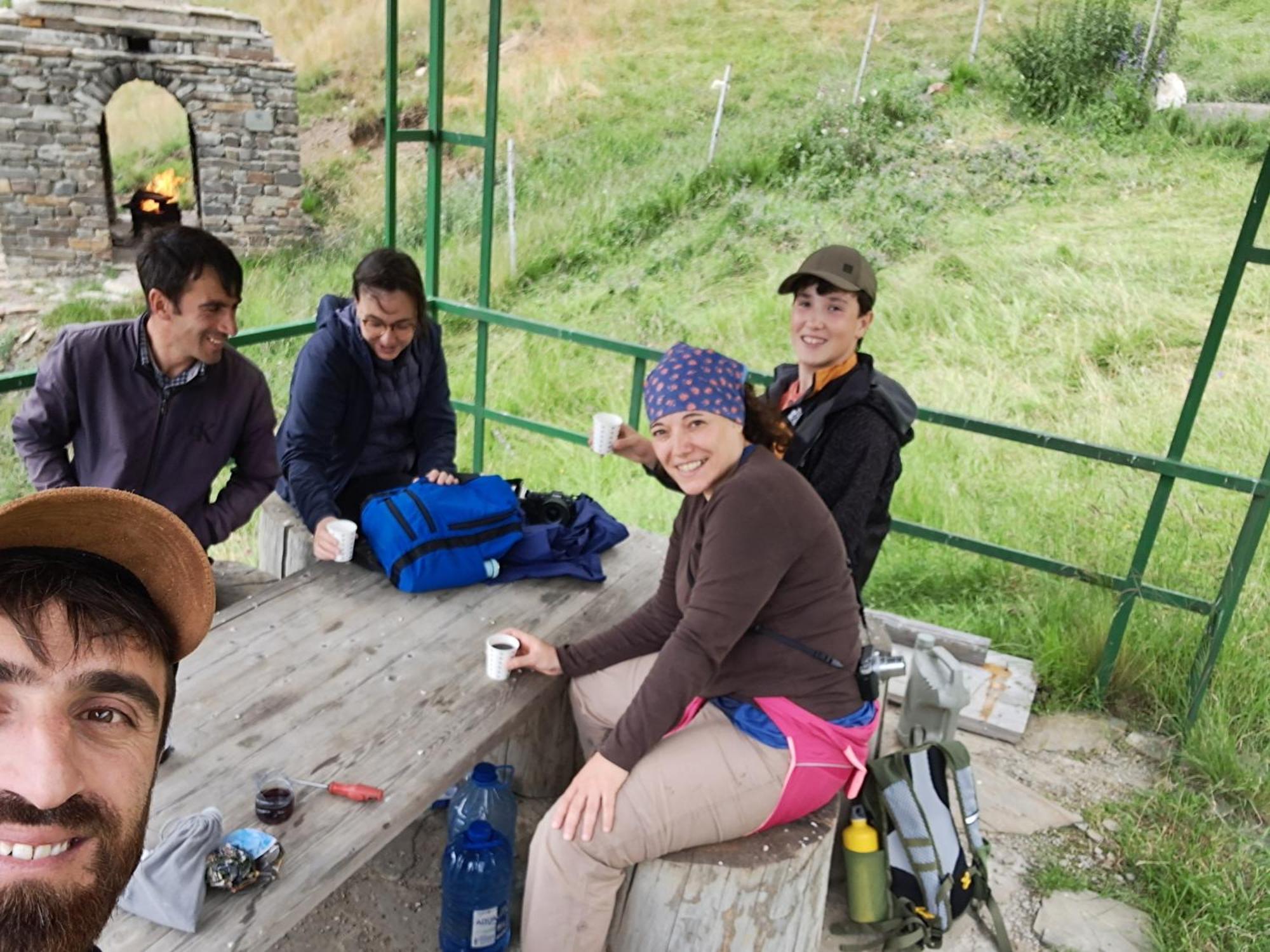 Xinaliq Khinalig Izzet'S Riverside Home Stay Exterior photo